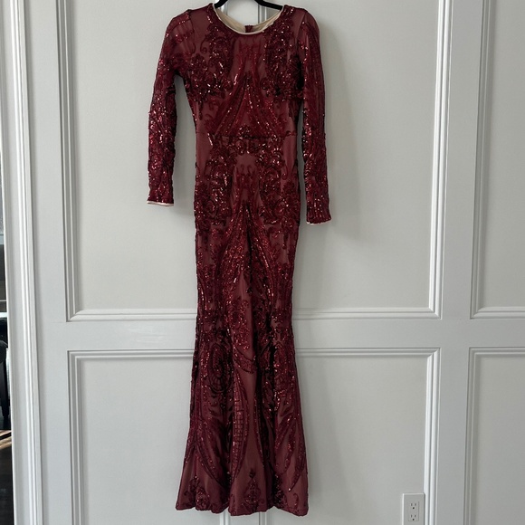 Unforgettable Romance Sequin Dress - Burgundy - Picture 4 of 4